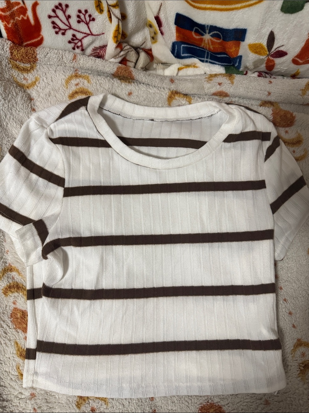 SHEIN White Ribbed Short-Sleeve Tee with Brown Stripes